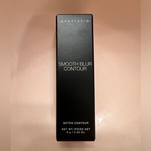 Anastasia Smooth Blur Contour - cast shadow